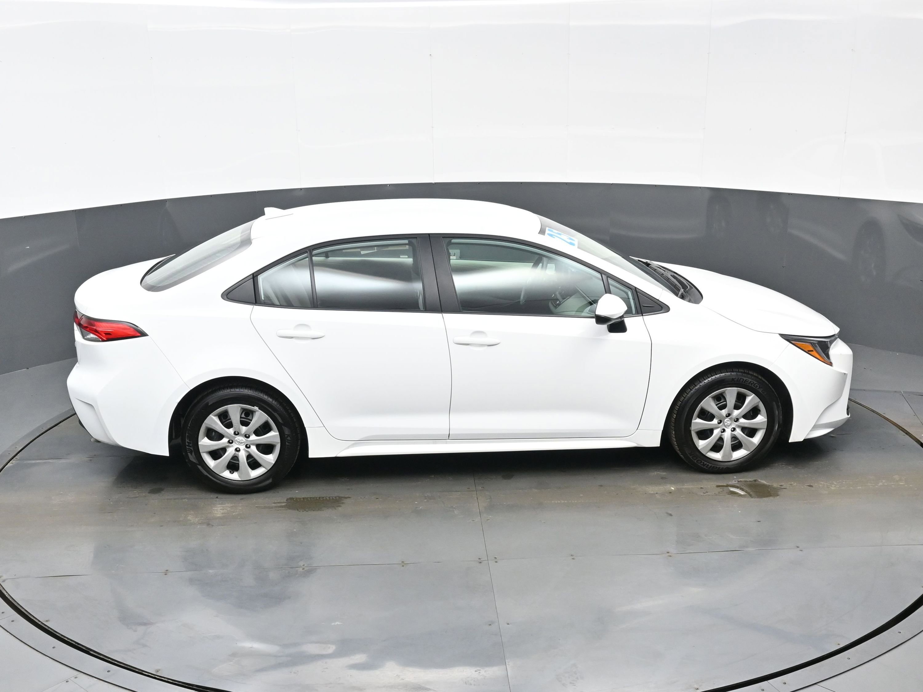 Used 2025 Toyota Corolla LE image 36