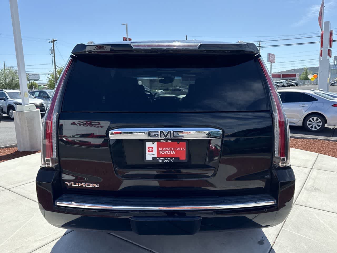 Used 2015 GMC Yukon Denali w/ Premium Package AWD/4WD image 4