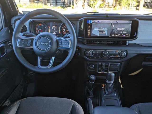 Used 2025 Jeep Wrangler Sahara image 25