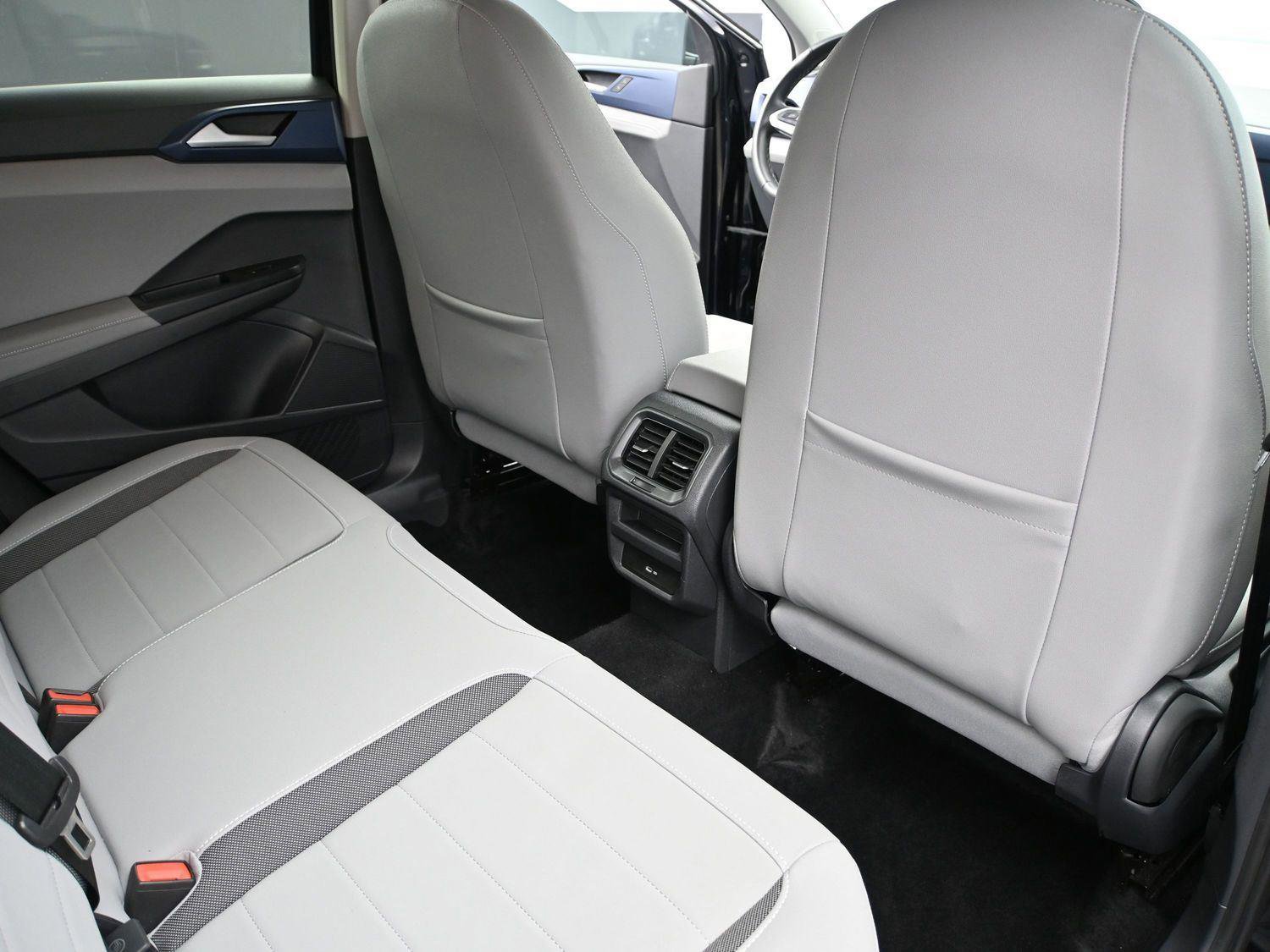 Used 2024 Volkswagen Taos SE image 21
