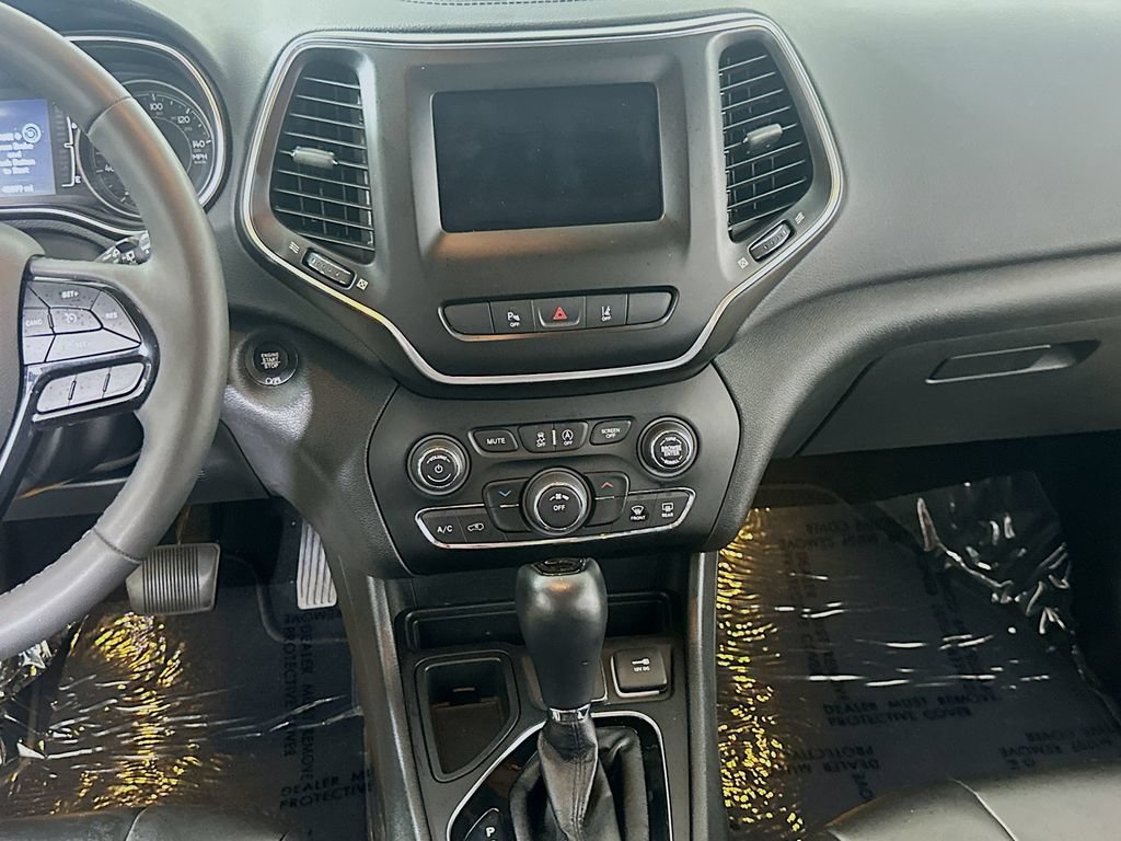 Used 2021 Jeep Cherokee Latitude Plus FWD image 20