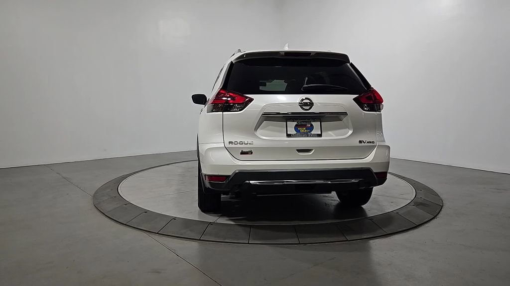 Used 2018 Nissan Rogue SV image 4