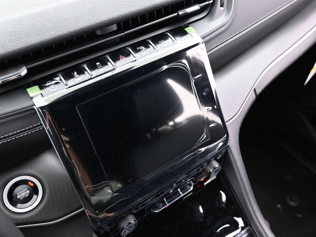 New 2025 Jeep Grand Cherokee Altitude image 21