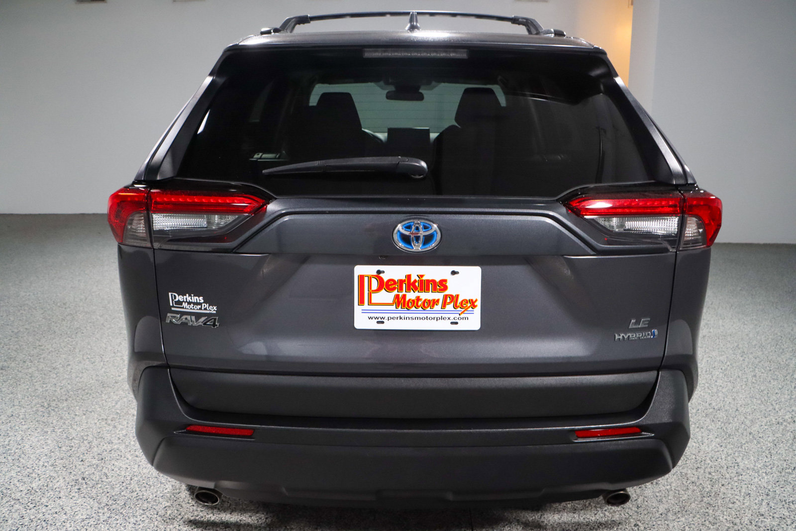 Used 2021 Toyota RAV4 LE image 8