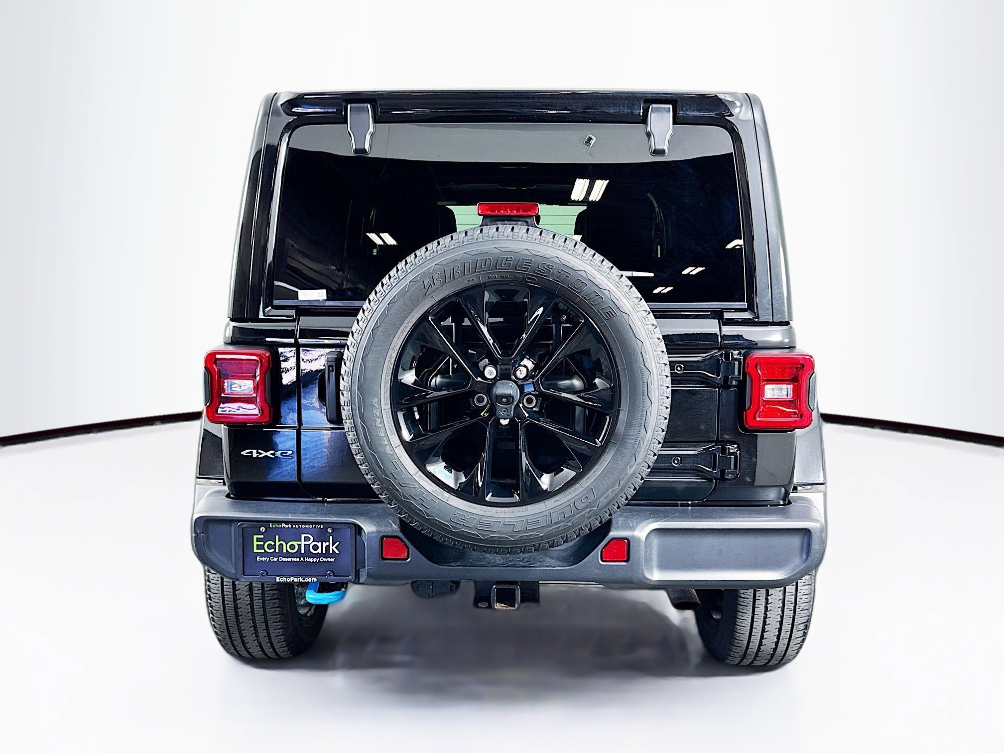 Used 2023 Jeep Wrangler Sahara w/ Cold Weather Group AWD/4WD image 7
