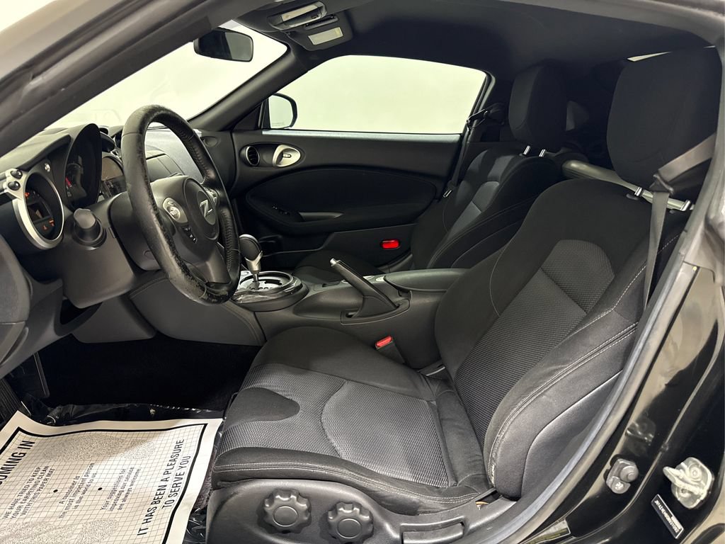 Used 2016 Nissan 370Z Coupe RWD image 17