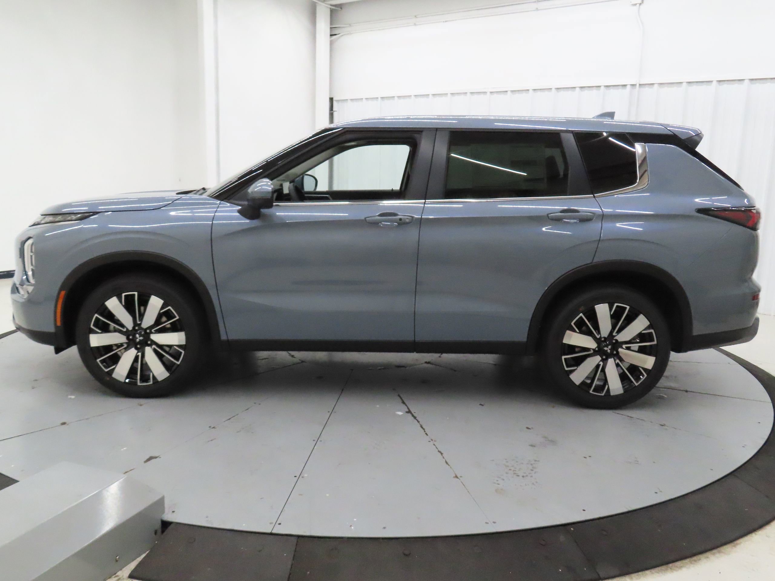 New 2026 Mitsubishi Outlander SE AWD/4WD image 6