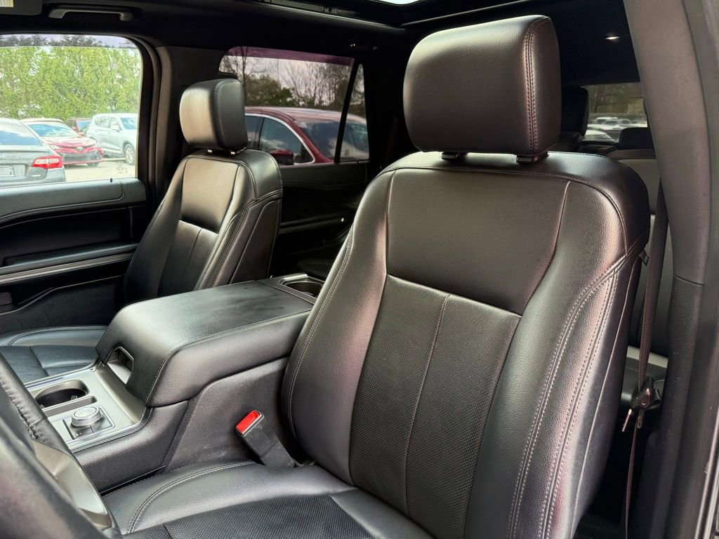 Used 2019 Ford Expedition XLT w/ Equipment Group 202A AWD/4WD image 10