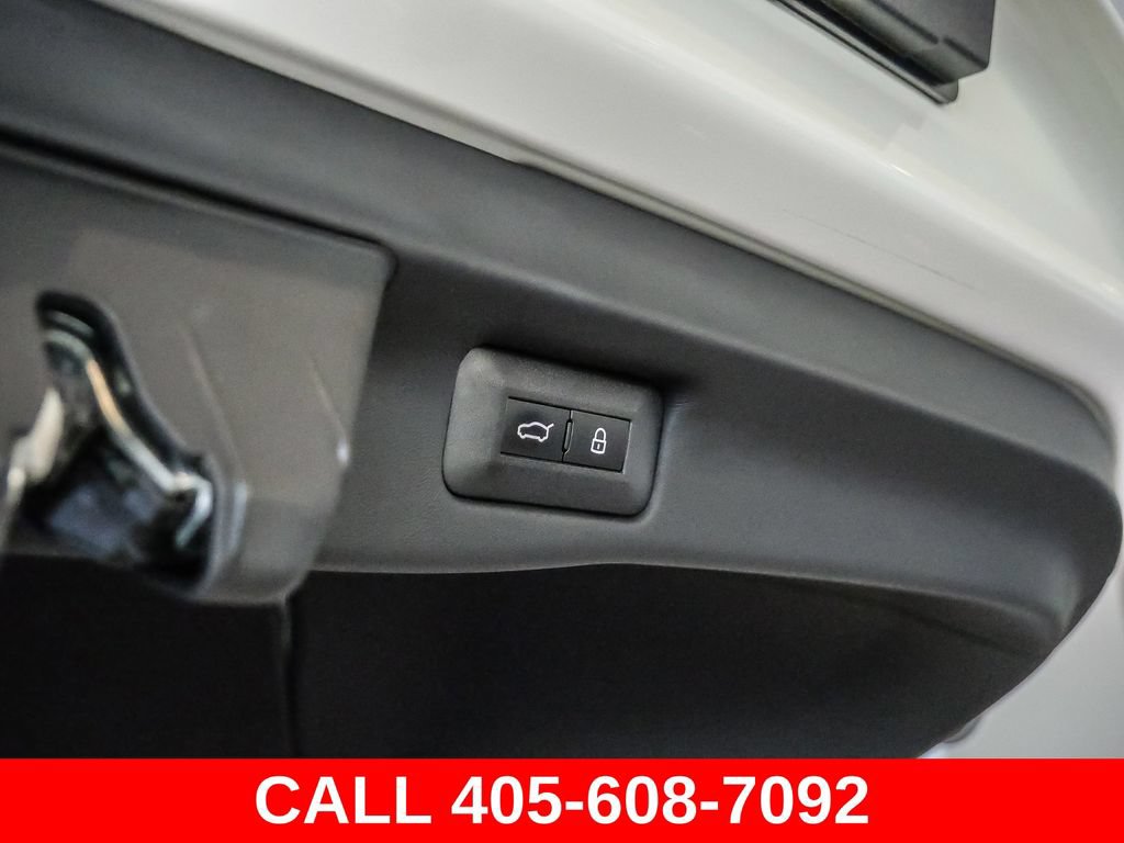 Used 2025 Ferrari Purosangue AWD/4WD image 25