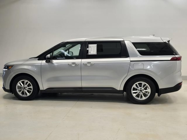 Used 2023 Kia Carnival LX FWD image 4