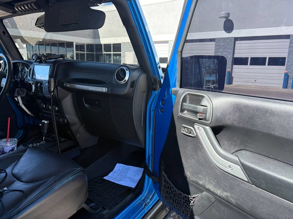 Used 2016 Jeep Wrangler Unlimited Rubicon w/ Connectivity Group AWD/4WD image 28