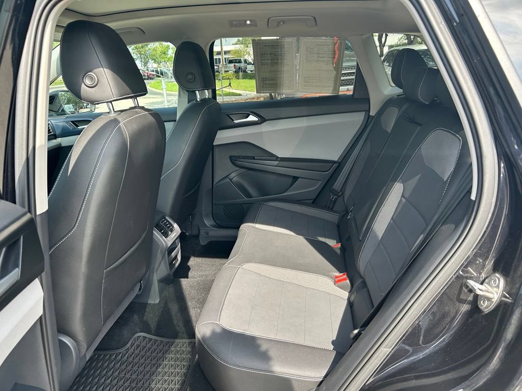 Certified 2023 Volkswagen Taos SE w/ Panoramic Sunroof Package FWD image 40