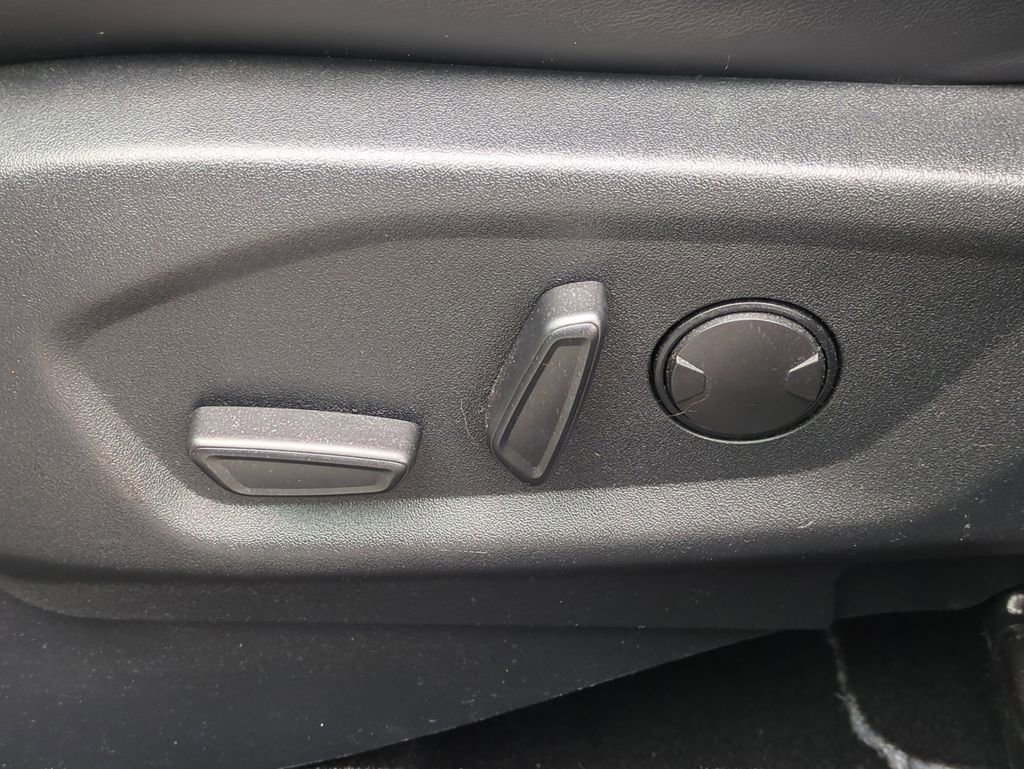 Used 2019 Ford Explorer XLT w/ Equipment Group 202A image 22