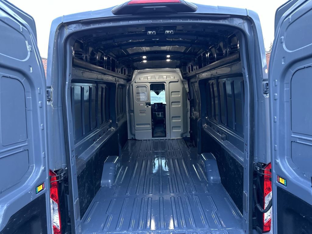 Used 2022 Ford E-Transit 148 High Roof Extended image 22