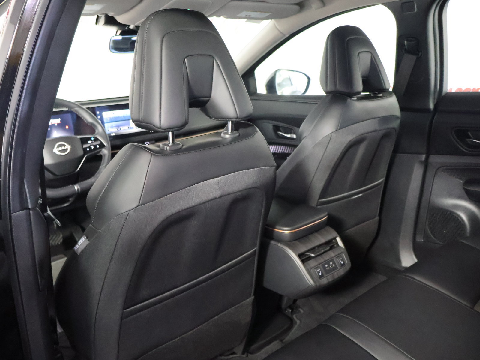 Used 2024 Nissan Ariya AWD image 40