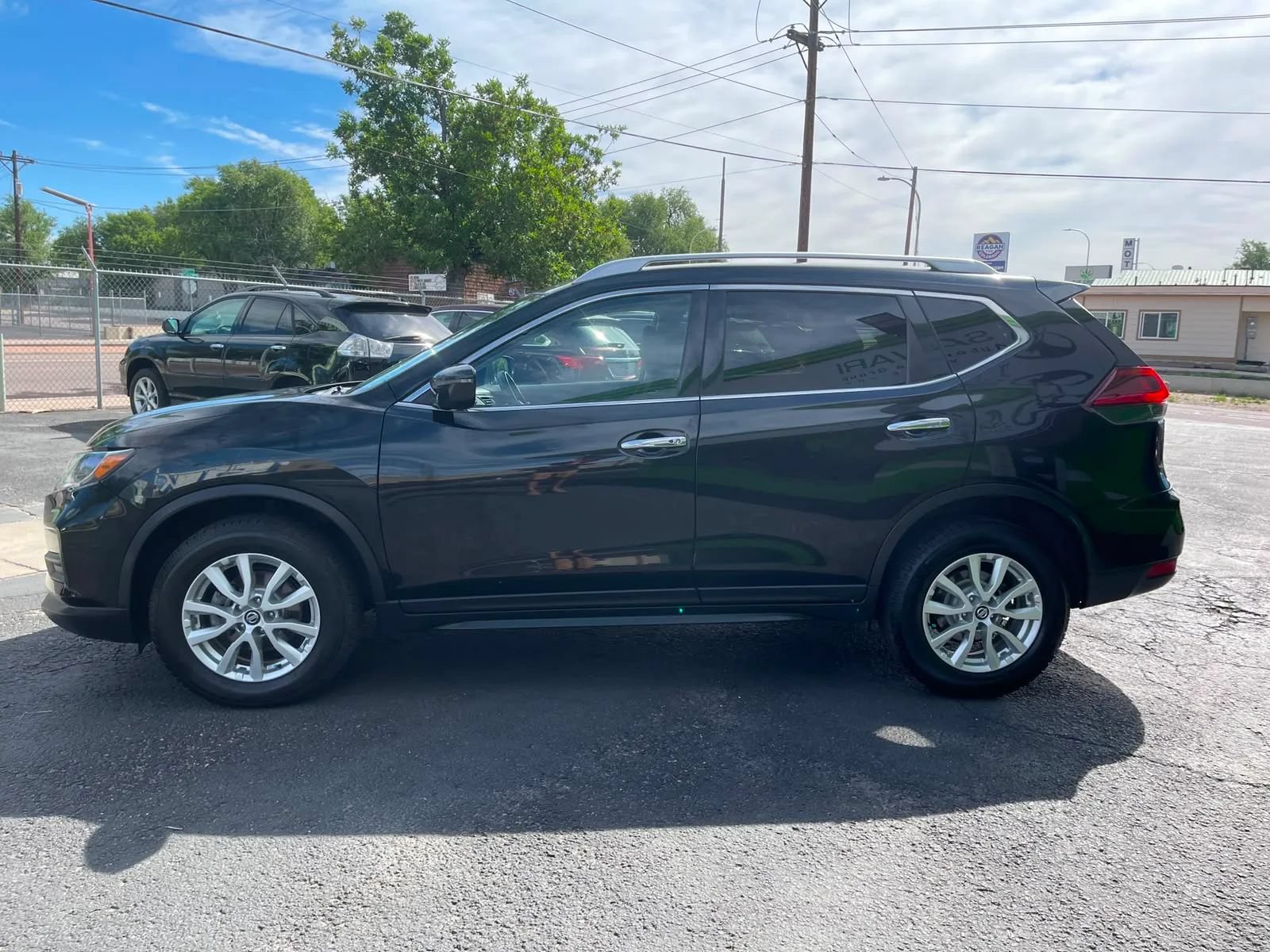Used 2018 Nissan Rogue SV AWD/4WD image 4
