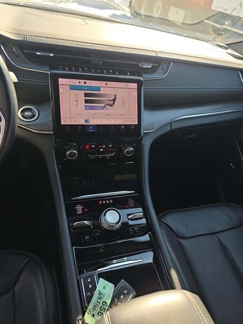 Used 2022 Jeep Grand Cherokee L Overland image 3