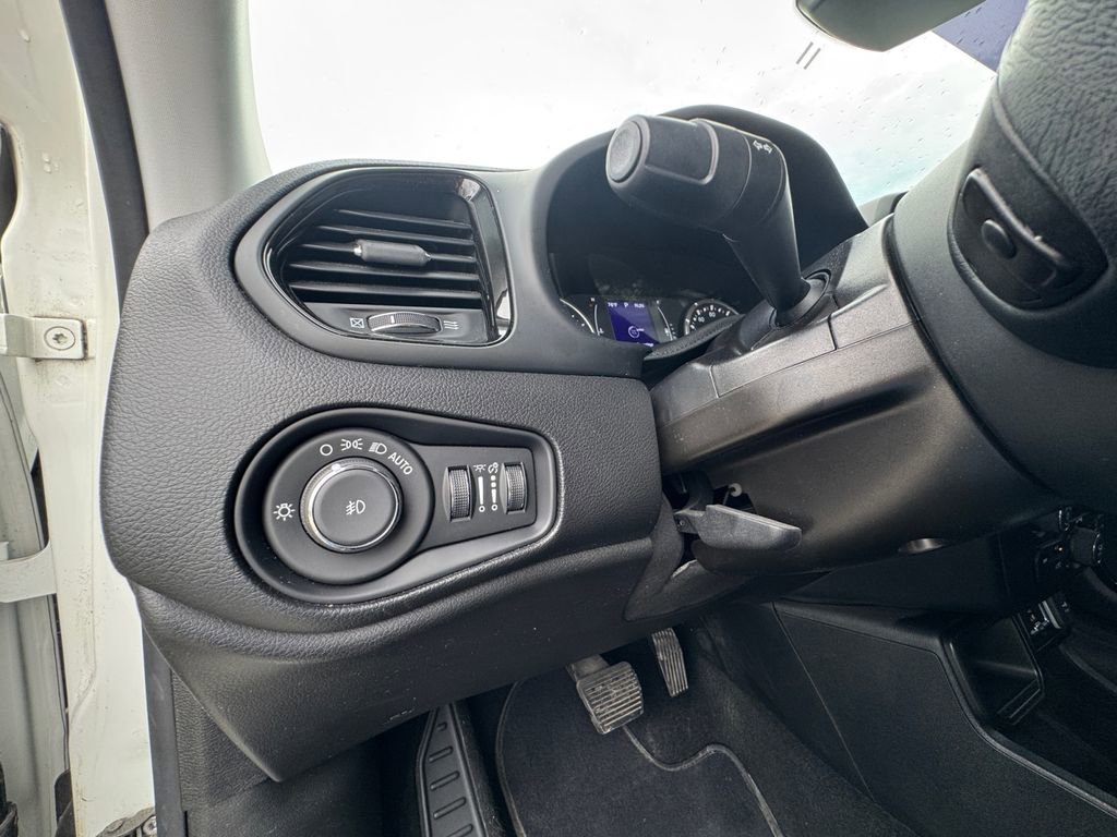 Used 2020 Jeep Renegade Altitude FWD image 24