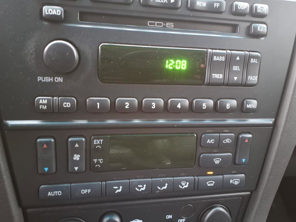 Used 2002 Ford Thunderbird Deluxe image 10