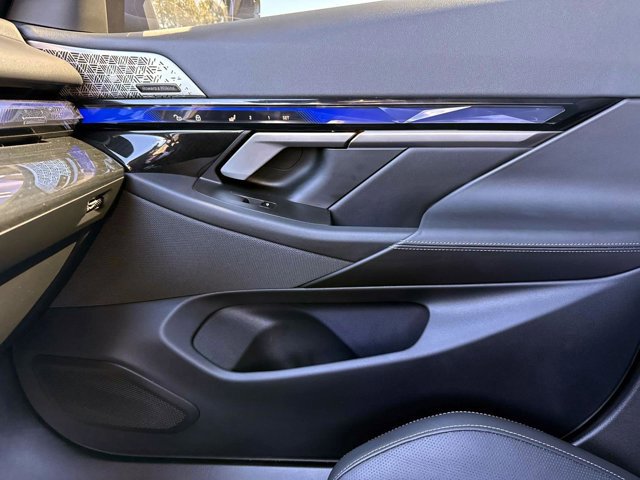 Certified 2025 BMW M5 w/ Executive Package image 23