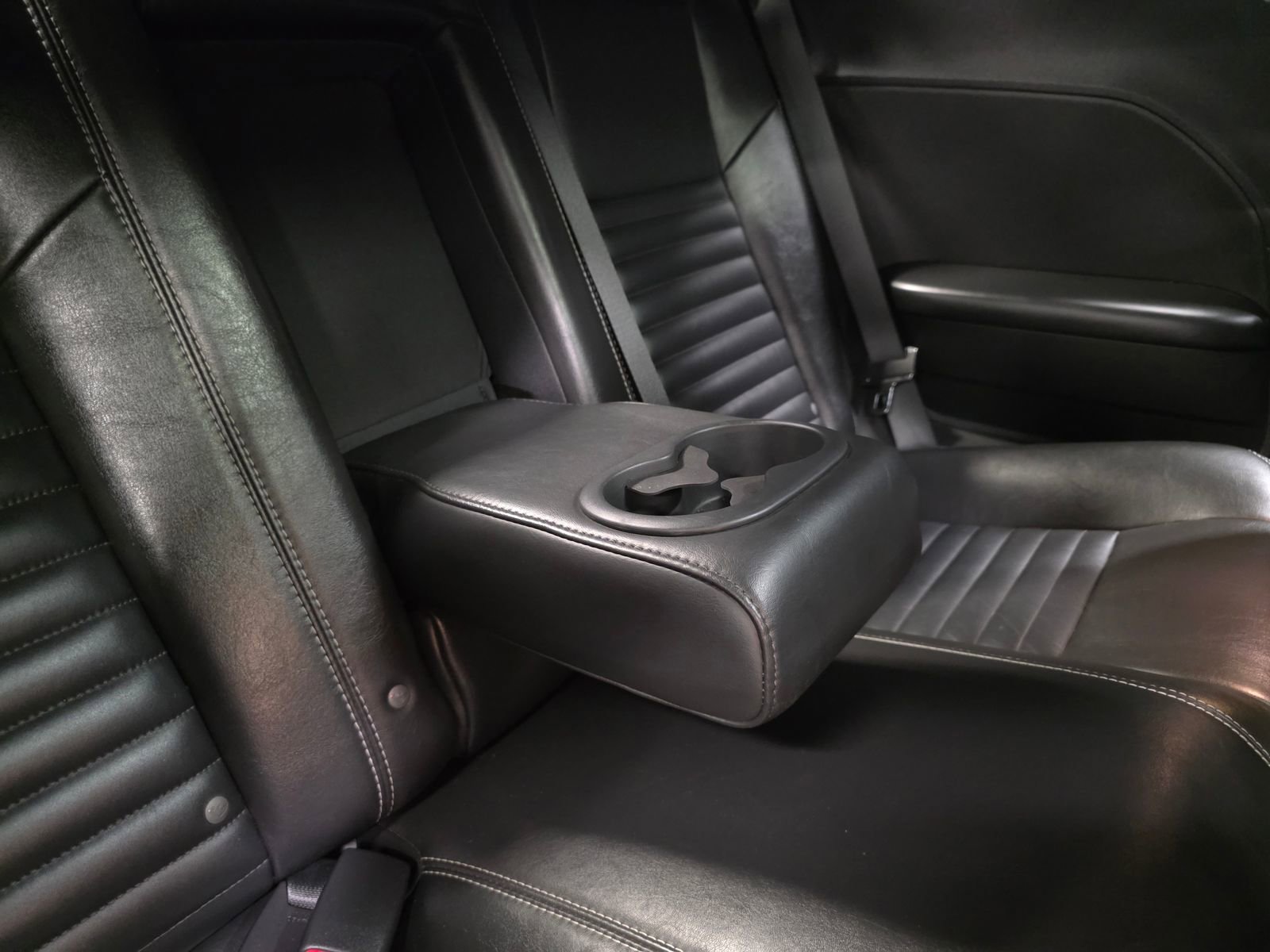 Used 2010 Dodge Challenger R/T RWD image 46
