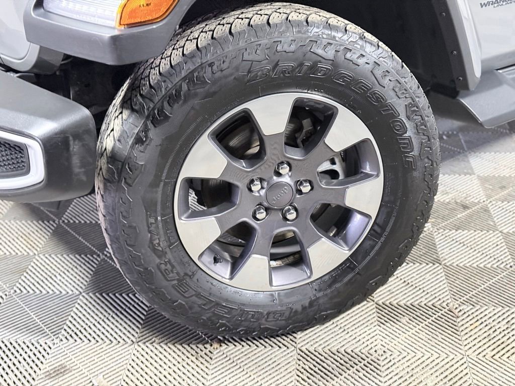 Used 2018 Jeep Wrangler Unlimited Sahara AWD/4WD video 2