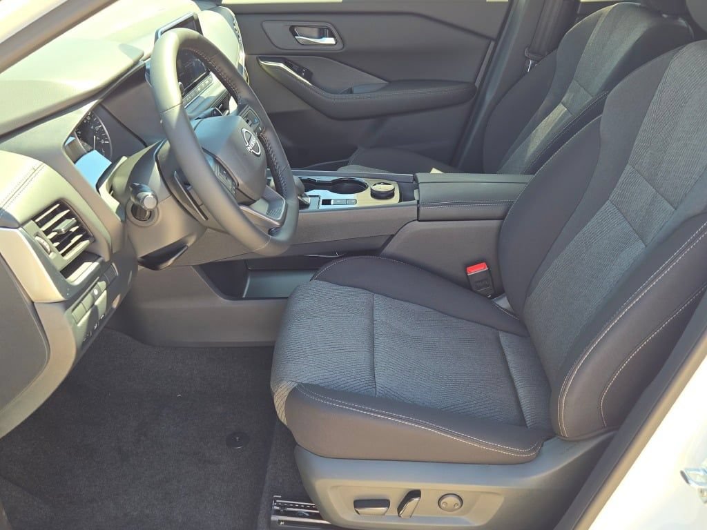 New 2026 Nissan Rogue SV AWD/4WD image 21