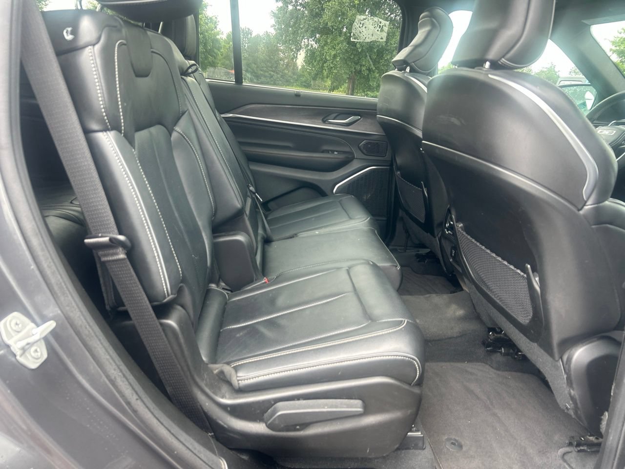 Used 2025 Jeep Grand Cherokee L Overland w/ Luxury Tech Group IV AWD/4WD image 14