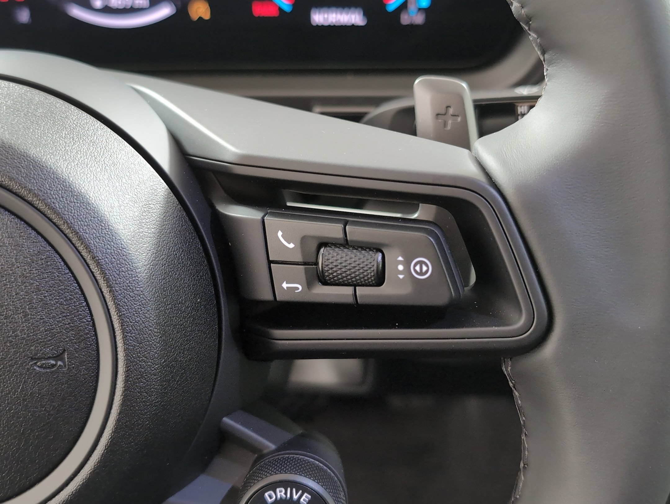 Certified 2025 Porsche Cayenne AWD/4WD image 31