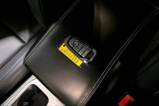 Used 2022 Ford Explorer XLT w/ Equipment Group 202A image 28