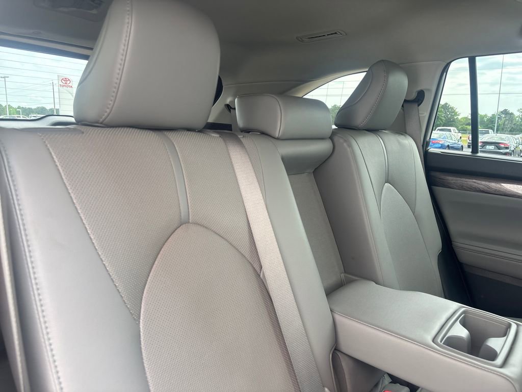 Used 2021 Toyota Highlander Limited AWD/4WD image 28