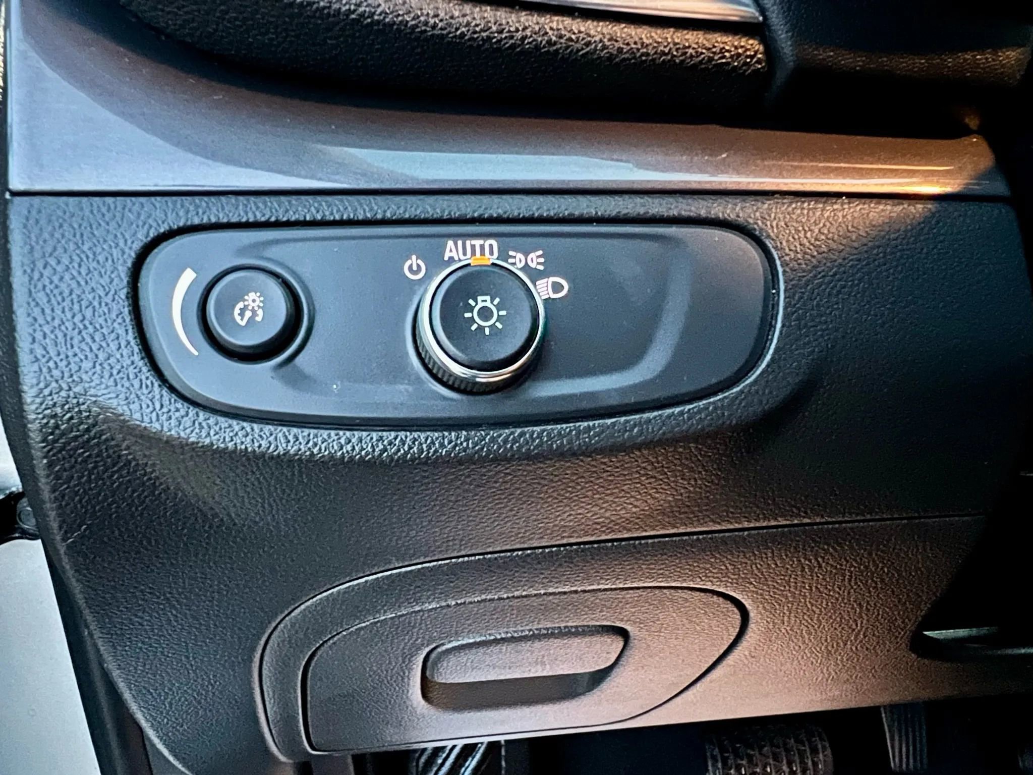 Used 2021 Buick Encore Preferred image 31