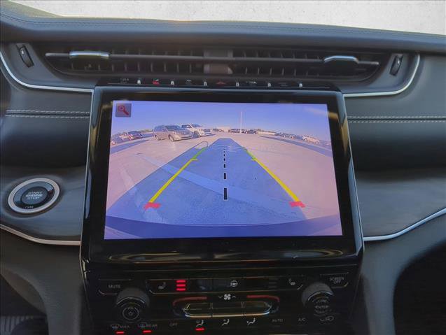 Used 2023 Jeep Grand Cherokee L Limited w/ Black Appearance Package image 19