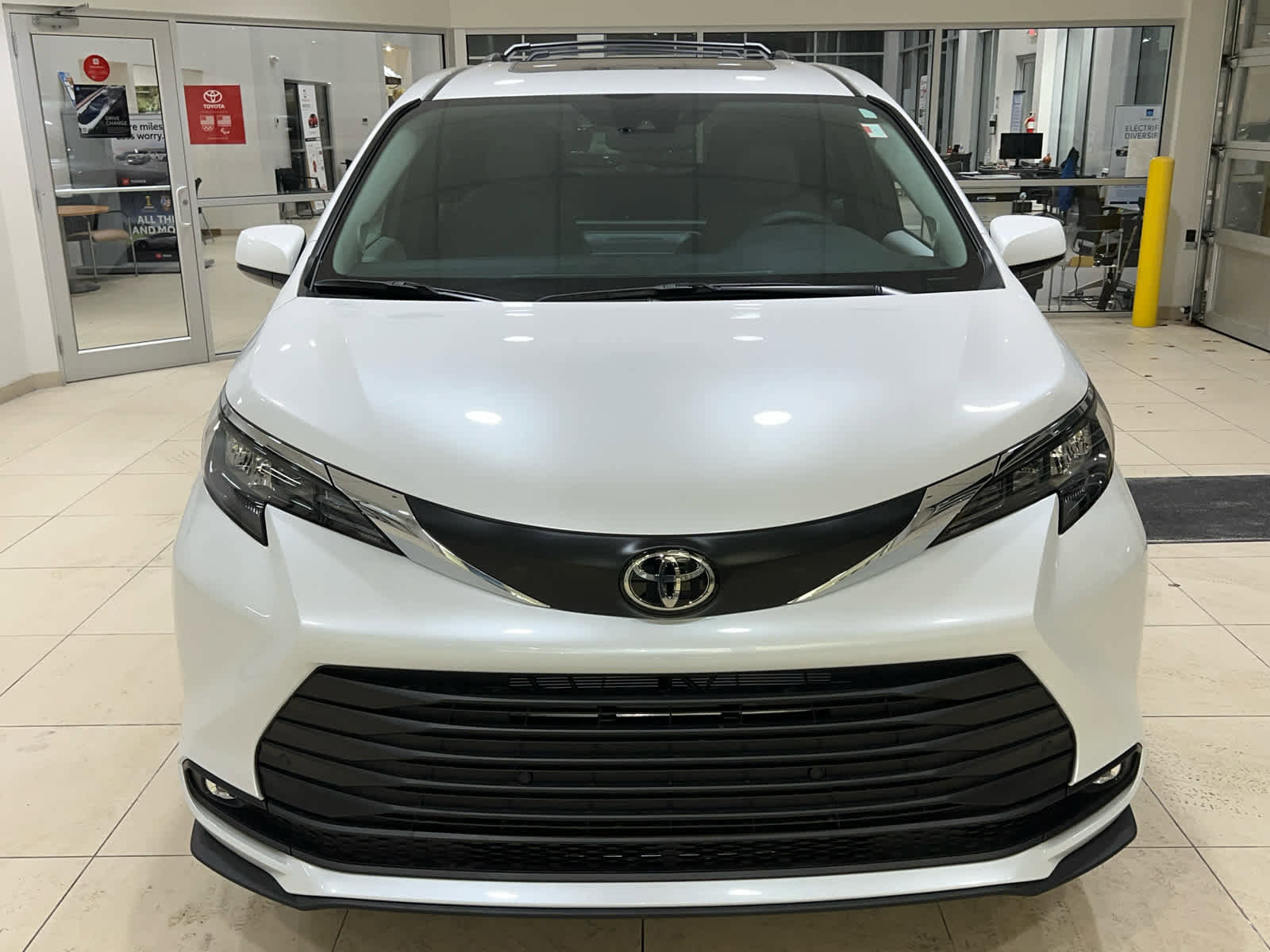 New 2026 Toyota Sienna XLE image 3