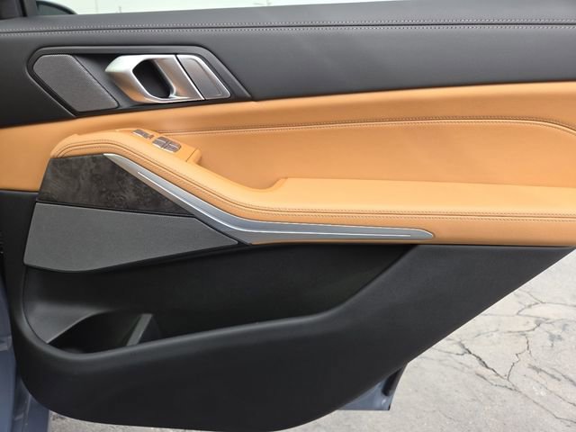 Used 2024 BMW X7 xDrive40i w/ Premium Package image 28