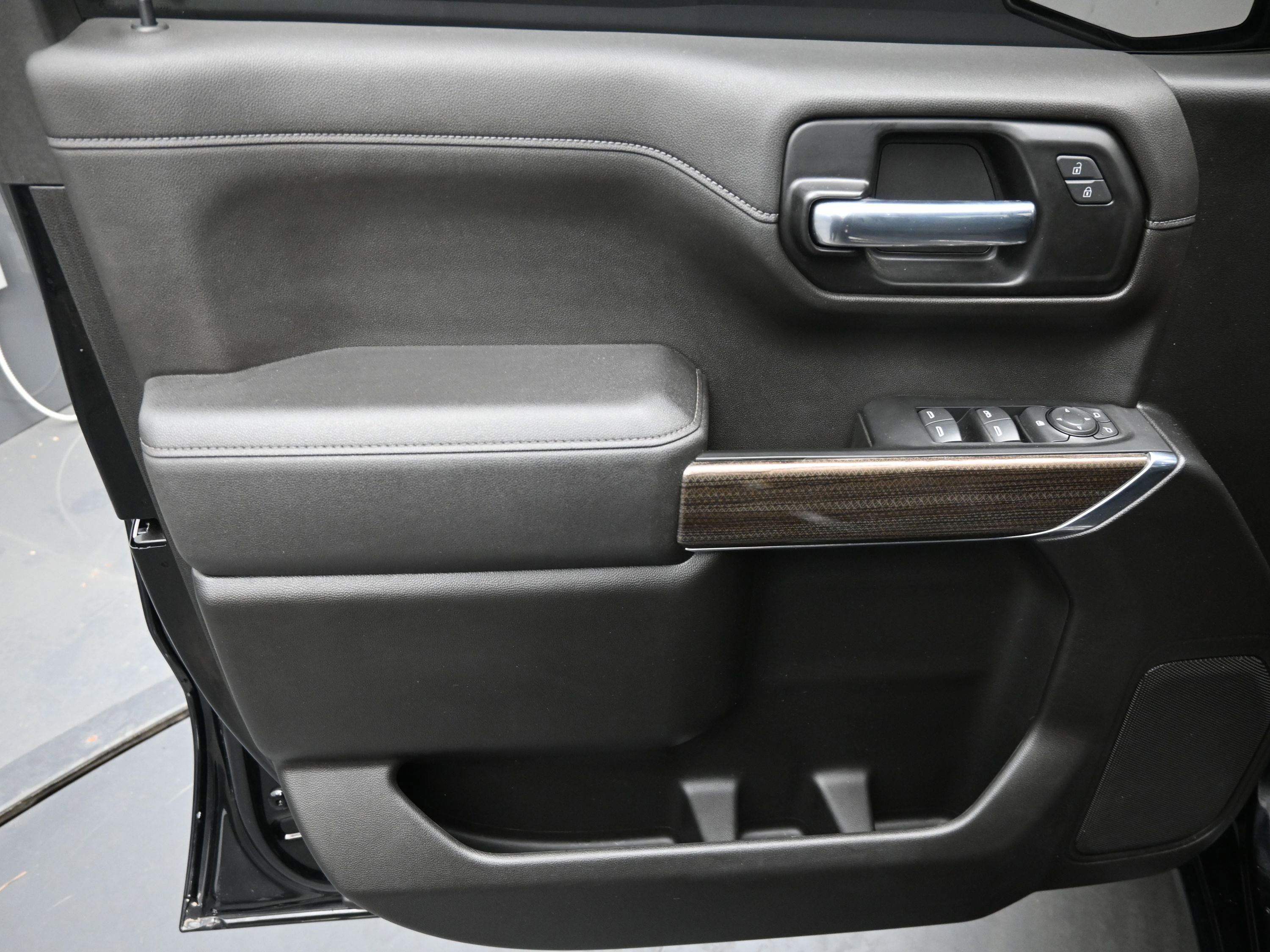 Used 2022 Chevrolet Silverado 1500 LT AWD/4WD image 11