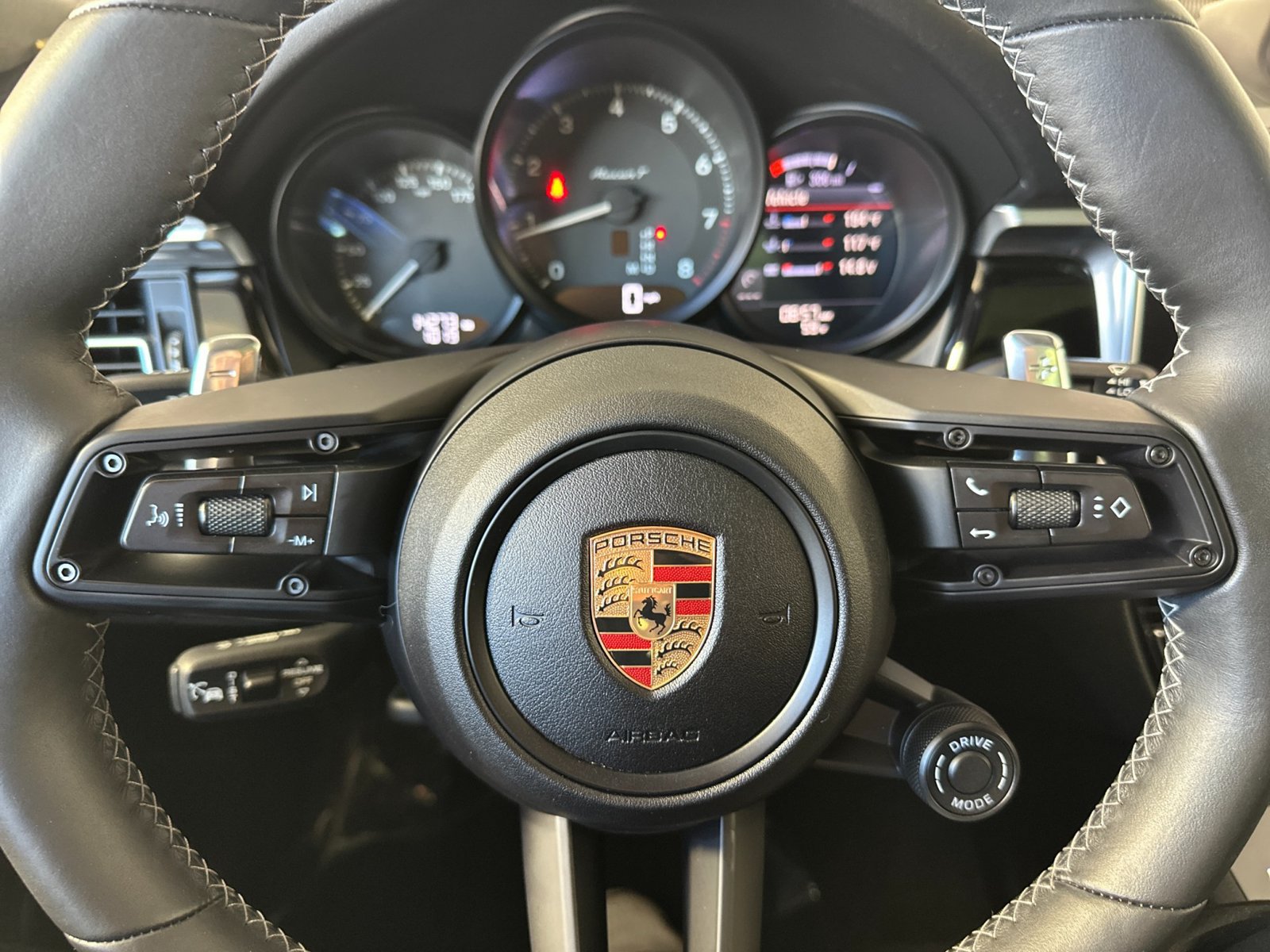 Certified 2023 Porsche Macan Turbo AWD/4WD image 26