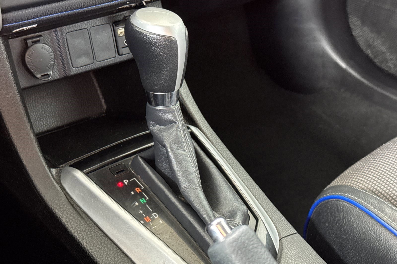 Used 2019 Toyota Corolla SE w/ Carpet Mat Package (TMS) FWD image 17