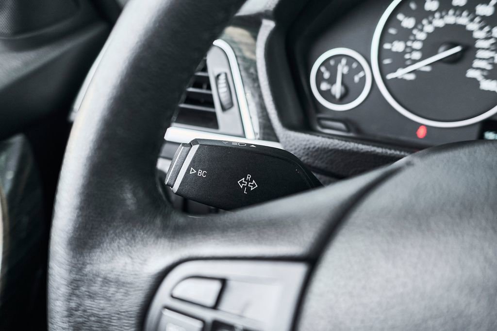 Used 2018 BMW 320i Sedan image 31