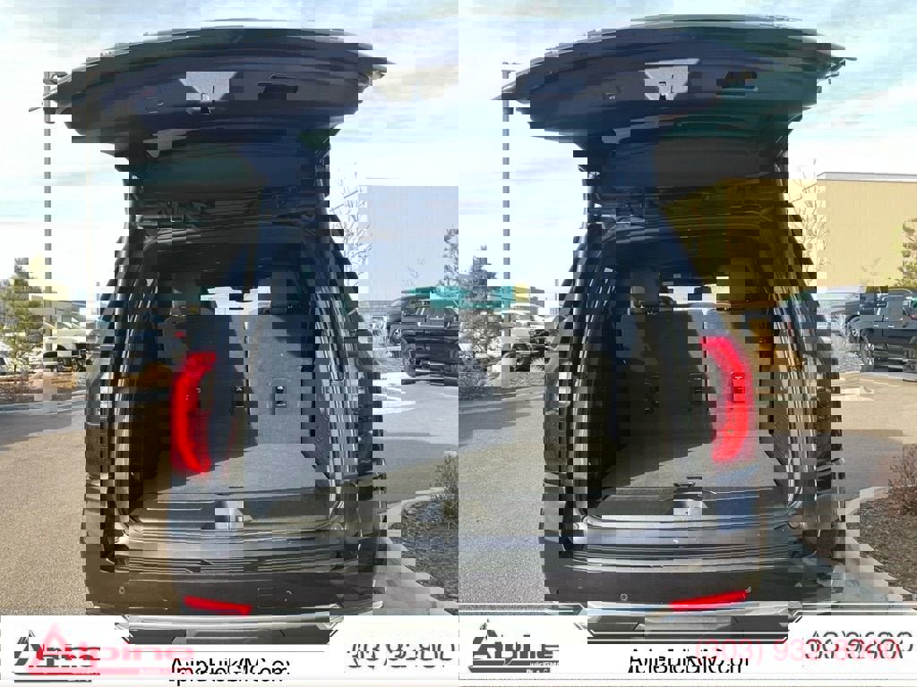 Used 2025 GMC Yukon XL Denali image 20