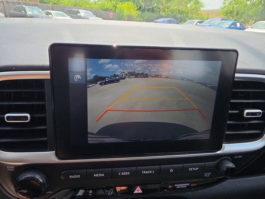 Certified 2025 Hyundai Venue SE FWD image 21