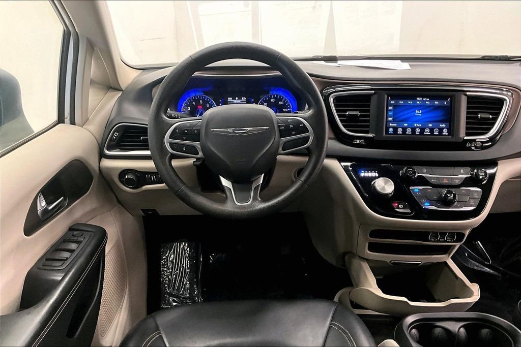 Used 2021 Chrysler Voyager Lxi image 4
