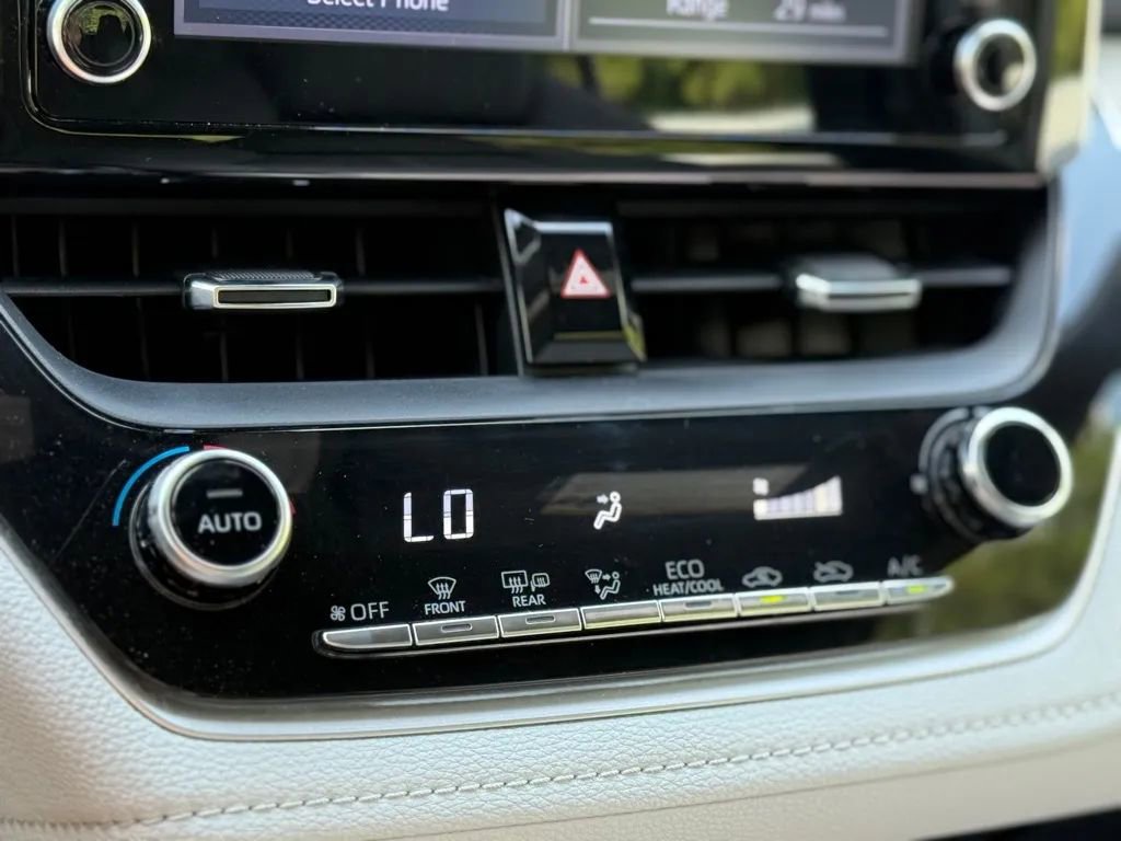 Used 2020 Toyota Corolla SE FWD image 18