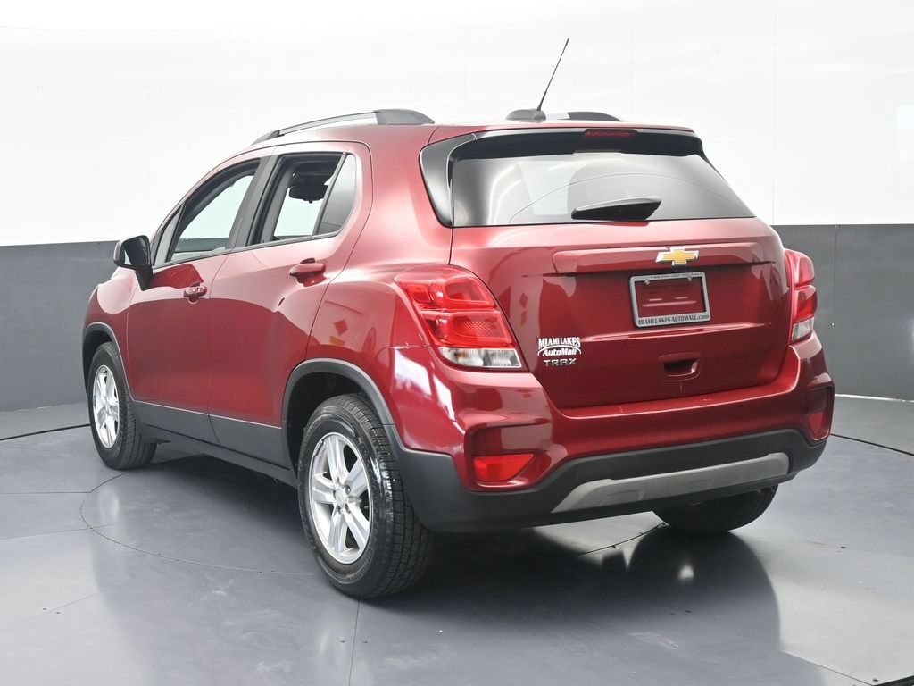 Used 2021 Chevrolet Trax LT w/ LT Convenience Package FWD image 4