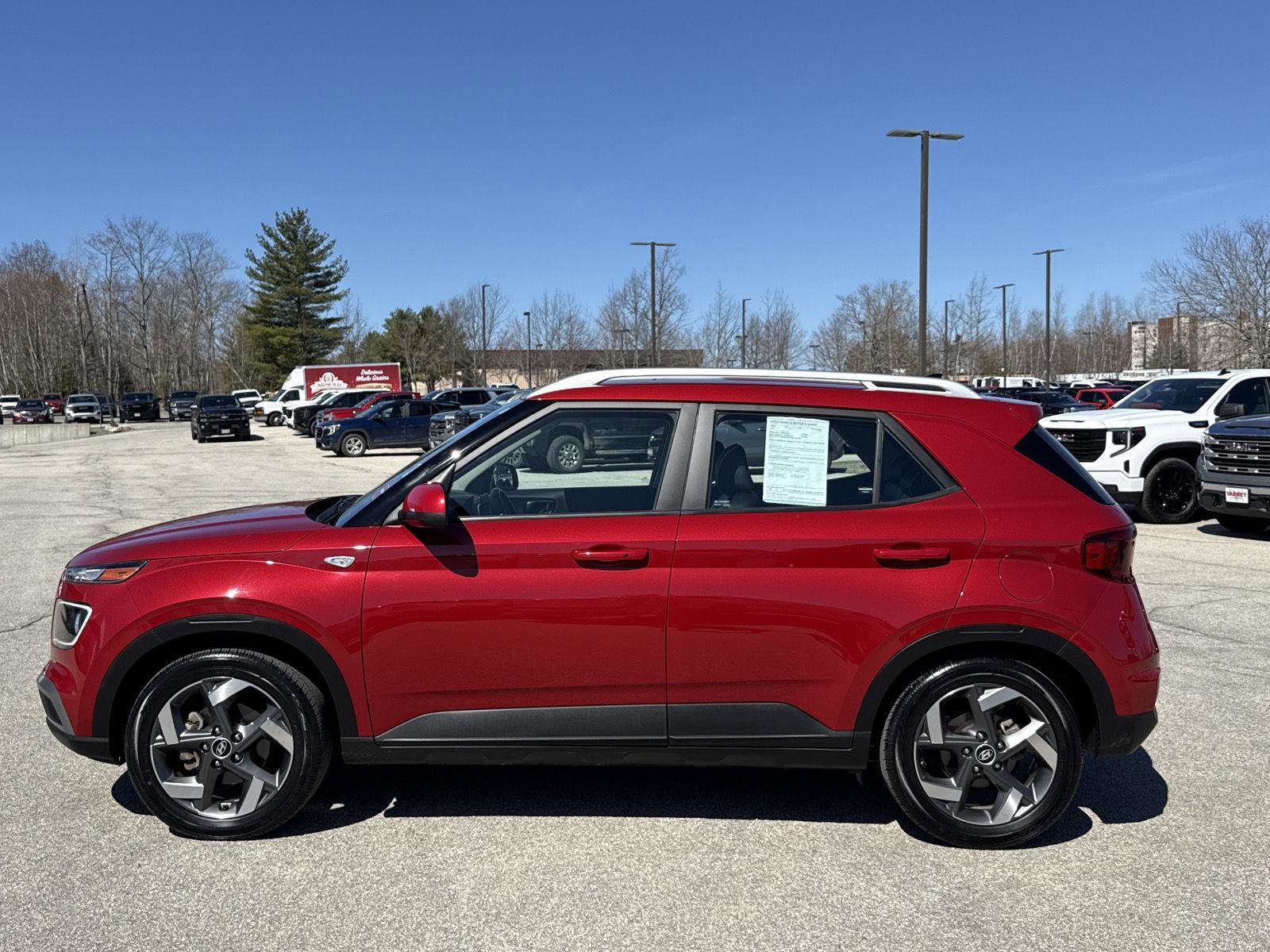 Used 2022 Hyundai Venue Limited w/ Cargo Package FWD image 3