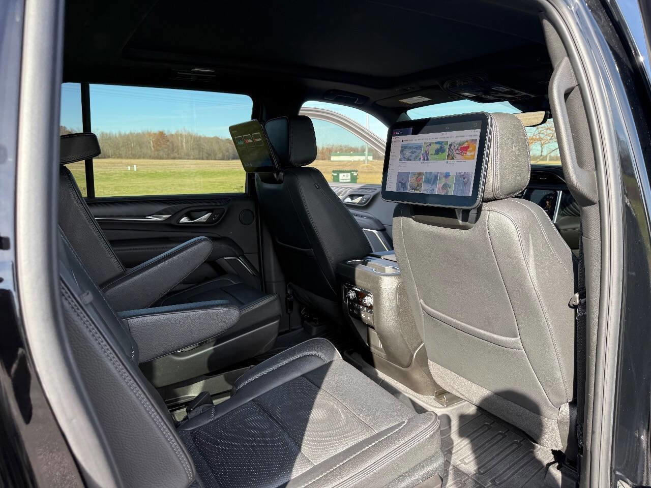 Used 2023 GMC Yukon XL Denali w/ Denali Reserve Package image 16