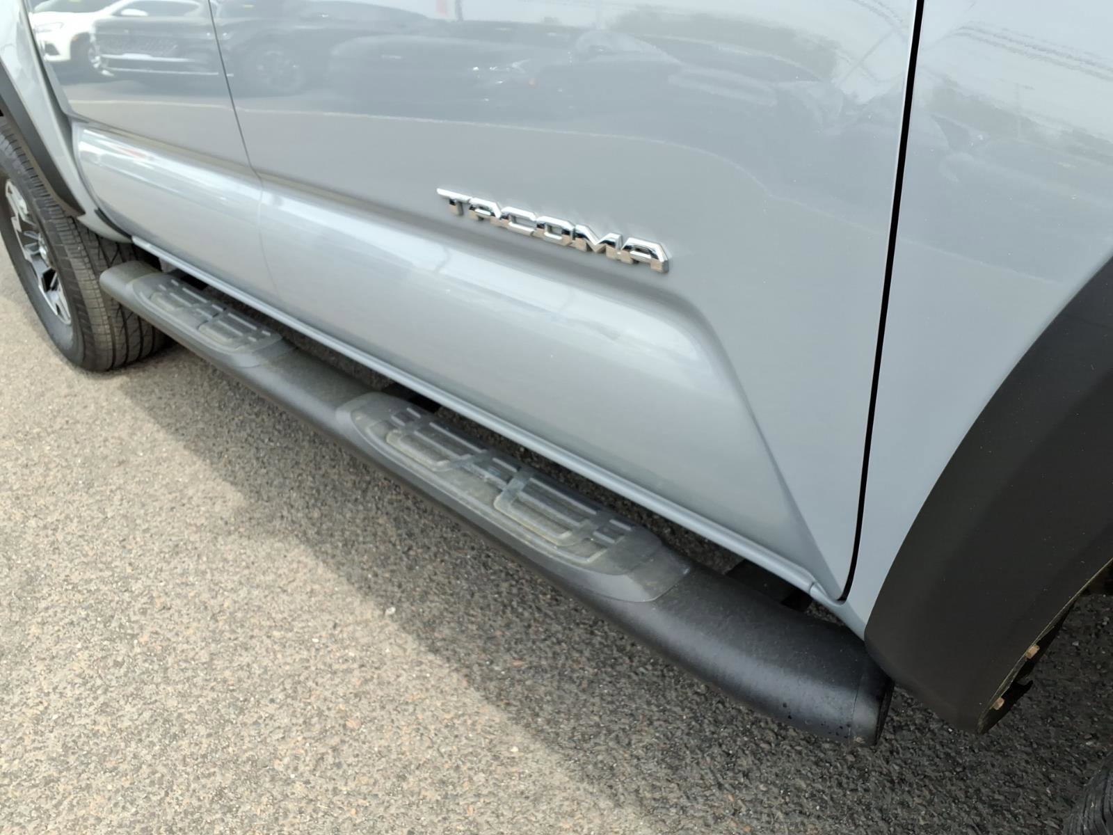 Used 2020 Toyota Tacoma TRD Off-Road w/ TRD Premium Off Road Package AWD/4WD image 12