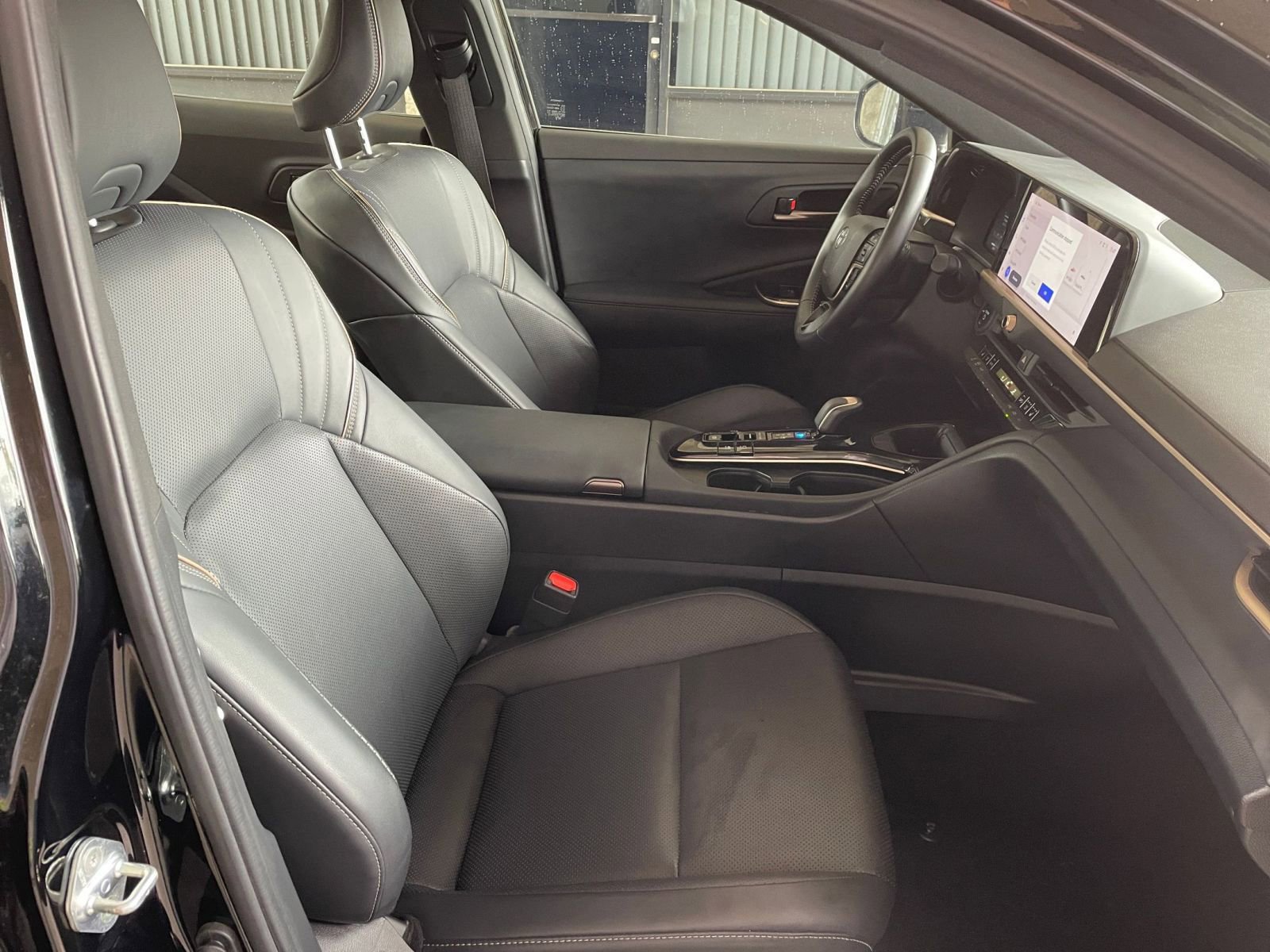 Used 2025 Toyota Crown XLE image 27