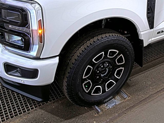 Used 2026 Ford F350 Platinum AWD/4WD image 2