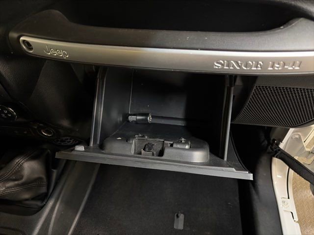 Used 2013 Jeep Wrangler Unlimited Rubicon w/ Connectivity Group image 32